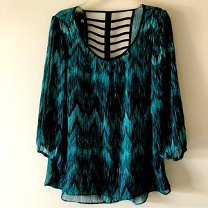 IZ Byre top for Women’s size L In excellent condition